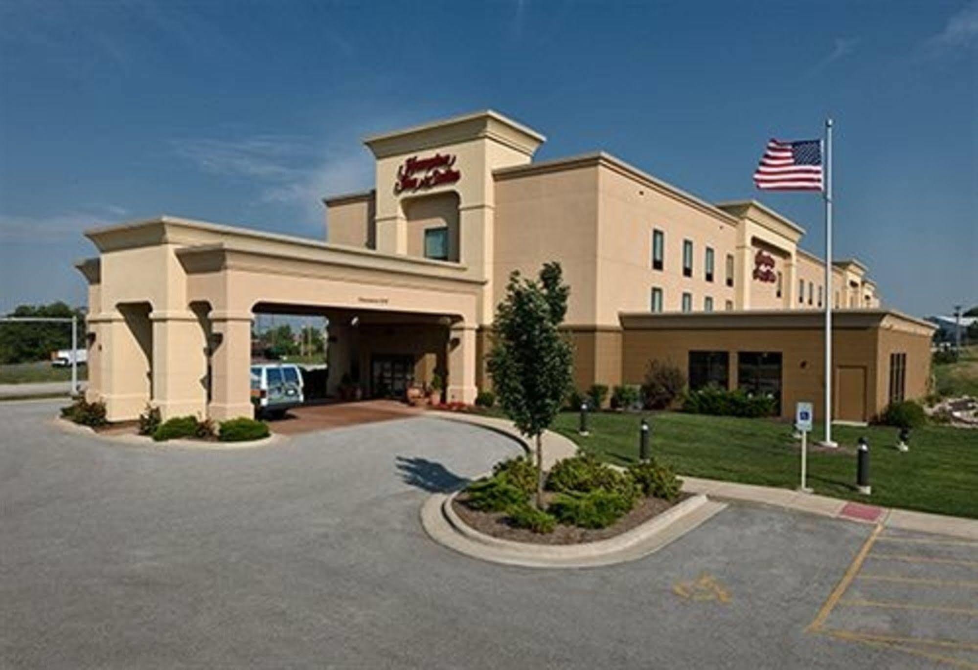 Hampton Inn & Suites Moline-Quad City Int'L Aprt Екстериор снимка